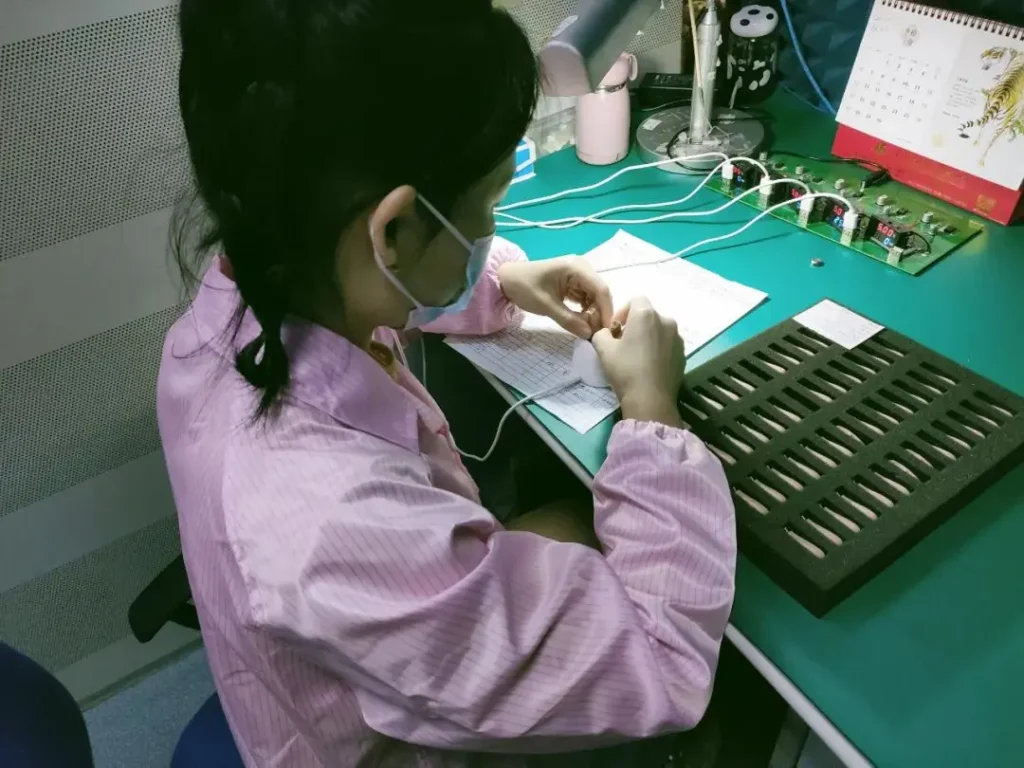 Sample and inspect hearing AIDS